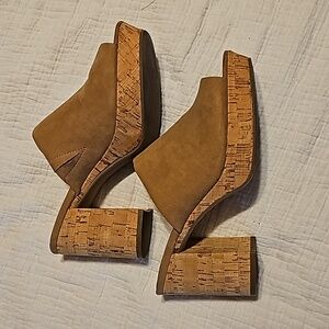 Universal Thread™ Tan Women's Gabby Platform Mule Heels